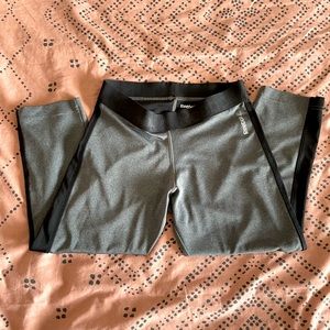 🛍 Reebok Cropped Leggings